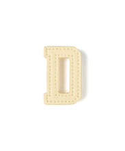 画像をギャラリービューアに読み込む, D-Synthetic Leather Alphabet Brooch Milky yellow