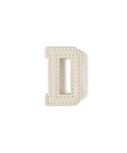 画像をギャラリービューアに読み込む, D-Synthetic Leather Alphabet Brooch Greige