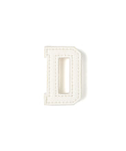 画像をギャラリービューアに読み込む, D-Synthetic Leather Alphabet Brooch White