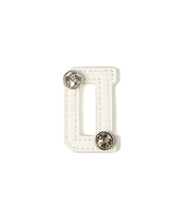 画像をギャラリービューアに読み込む, D-Synthetic Leather Alphabet Brooch White