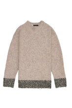 画像をギャラリービューアに読み込む, 446-Leather Emblem Bicolour Knitted Pullover Beige