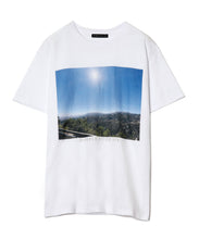 画像をギャラリービューアに読み込む, LA Photo Print T-Shirt White×Blue Sky