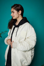 画像をギャラリービューアに読み込む, DFS Emblem MA-1 Ecru