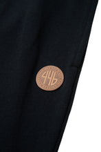 画像をギャラリービューアに読み込む, 446-Leather Emblem Sweatpants Black

