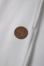 画像をギャラリービューアに読み込む, 446-Leather Emblem Sweatpants White
