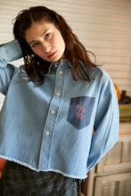 画像をギャラリービューアに読み込む, 446- Cropped Denim Shirt　Blue
