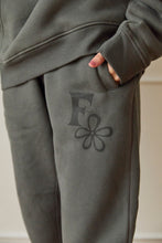 画像をギャラリービューアに読み込む, DFS- SWEAT PANTS　CHACOL GREY
