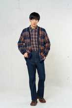 画像をギャラリービューアに読み込む, 446-Leather Emblem Checked Knit Cardigan Navy Check
