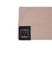 画像をギャラリービューアに読み込む, Message Print With Pocket T-shirt	Beige
