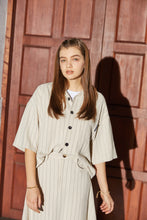 画像をギャラリービューアに読み込む, 【数量限定商品】DOUBLE FOUR SIX-  Back Logo Linen Stripe Shirt  Beige
