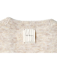 画像をギャラリービューアに読み込む, 446 Emblem cardigan cream
