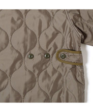 画像をギャラリービューアに読み込む, 【数量限定商品】KAPOK Quilt Coat khaki
