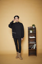 画像をギャラリービューアに読み込む, 【数量限定商品】Oversize Mock Neck Long Sleeve Sweat Shirts Black
